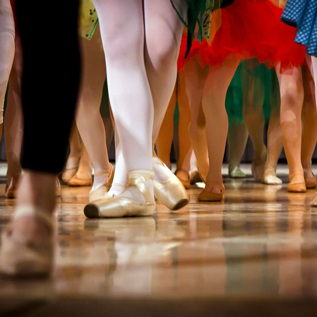 Bild mit Füßen von Balletttänzern